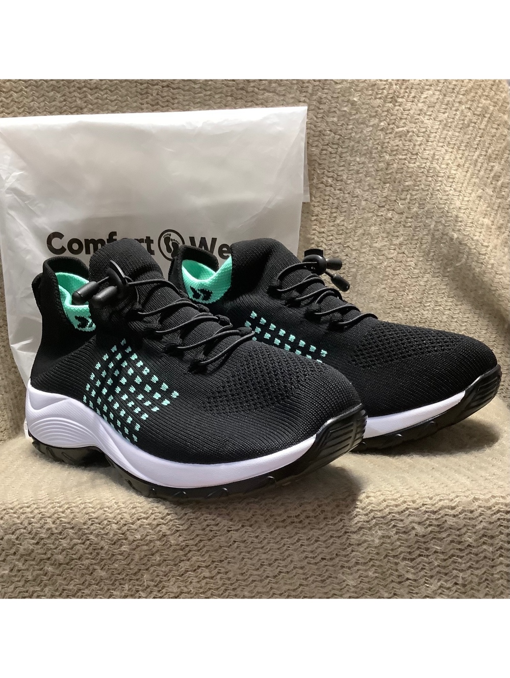 NEW Comfort Wear Brand Black and Mint Green Sneakers Size 10 - 10.5